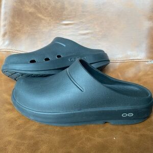 Oofos Women's OOcloog Clog - Black 7